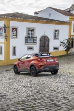 Toyota C-HR Hybrid 2019 года (WW)